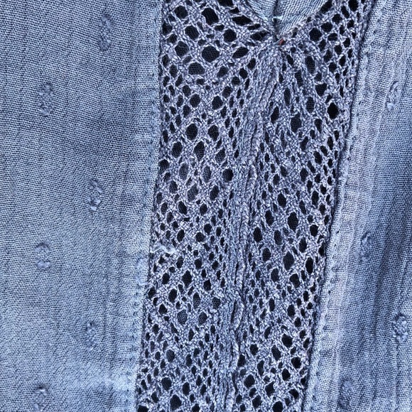 Women’s American Eagle top - Picture 3 of 4